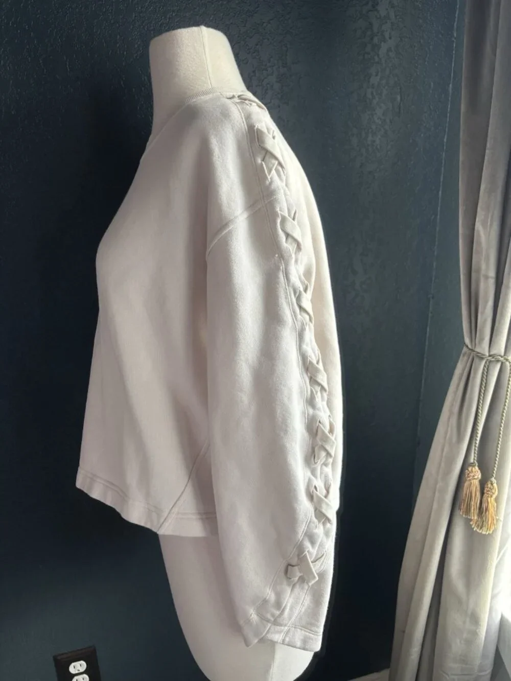 Lululemon Athletics Braided Sleeve Pullover Sz S/M Off White